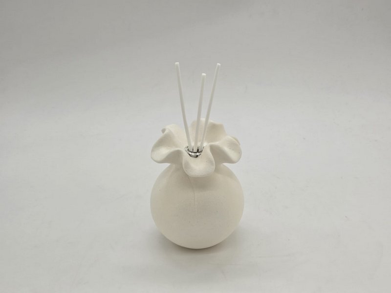 PROFUMATORE 11CM PORCELLANA BIANCA CON BASTONCINI  - Matrimonio - Nuovi arrivi - Regali e Bomboniere