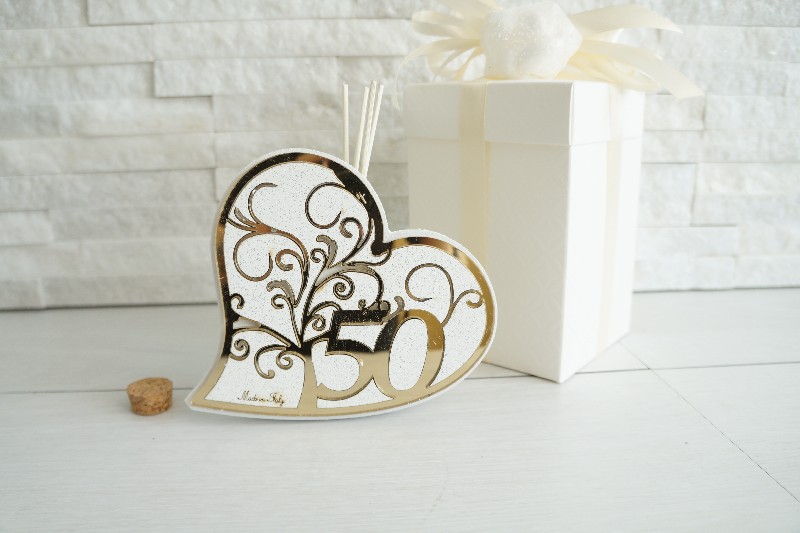 PROFUMATORE CUORE 50° PLEX E LEGNO ORO 15X12,5X4CM - Anniversario - Nuovi arrivi - Regali e Bomboniere