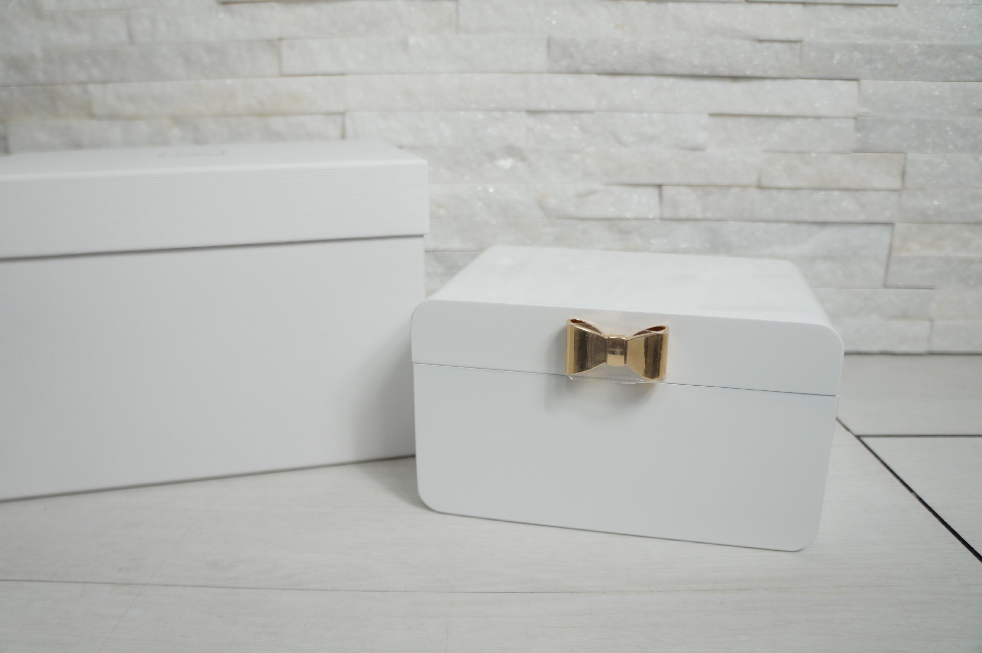 PORTAGIOIE 16X13X10,3CM BIANCO CON FIOCCO ORO PERSONALIZZABILE  - FANTIN ARGENTI - Nuovi arrivi - Regali e Bomboniere